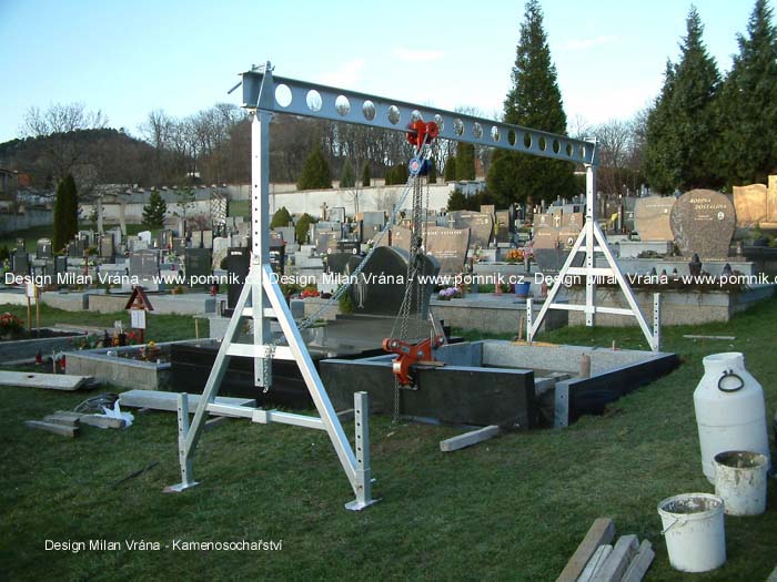 Portálový jeřáb nosnost 1500 kg